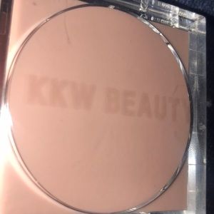 KKW brightening powder